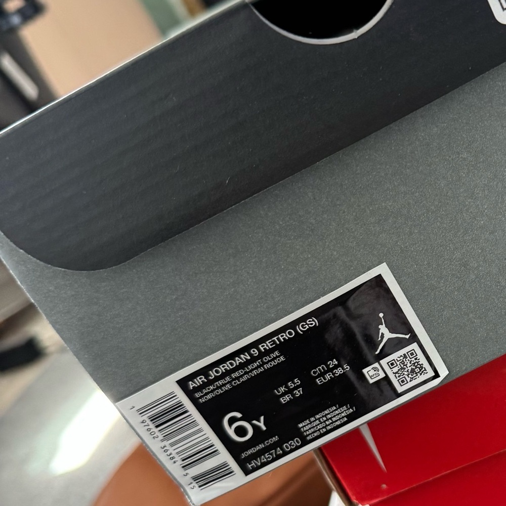 Jordan 9’s retro olive - Picture 7 of 9
